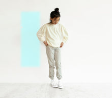 Load image into Gallery viewer, Bee pants (light grey)